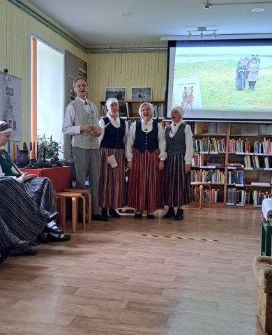 Tomes pagasta svētkos bibliotēkā